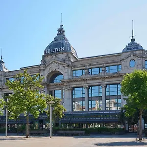 Hilton Old Town Отель